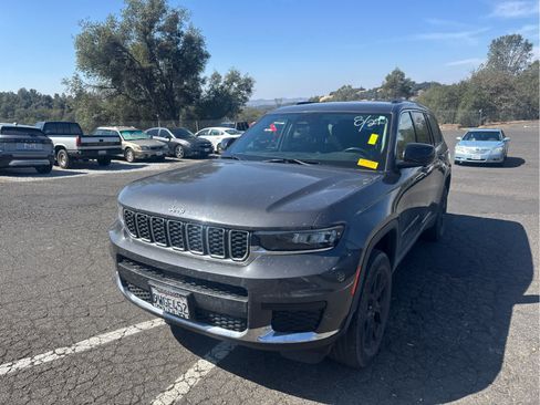 Used 2022 Jeep Grand Cherokee L Laredo w/ Luxury Tech Group I AWD/4WD image 1