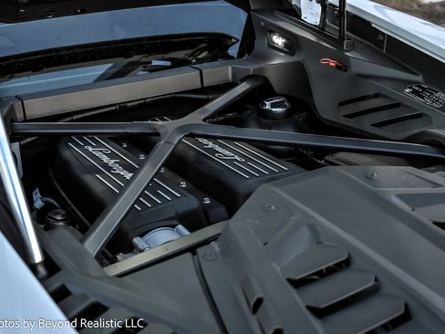 Used 2021 Lamborghini Huracan EVO image 16