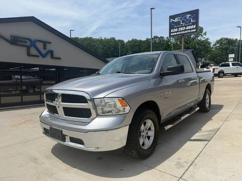 Used 2019 RAM 1500 Classic SLT AWD/4WD image 5