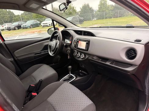 Used 2015 Toyota Yaris L image 17