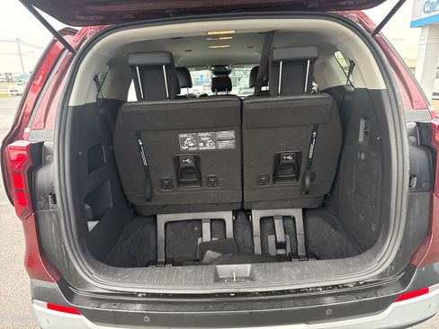 Used 2025 Kia Carnival image 25