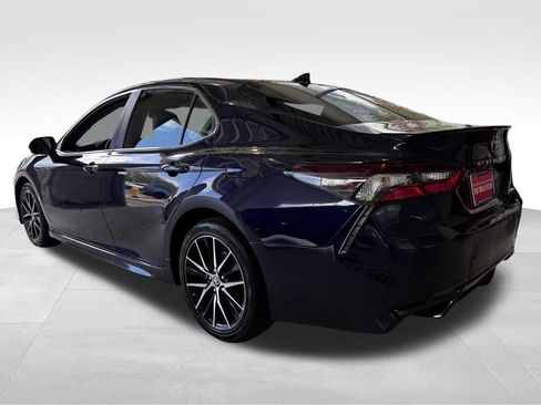 Used 2021 Toyota Camry SE FWD image 4