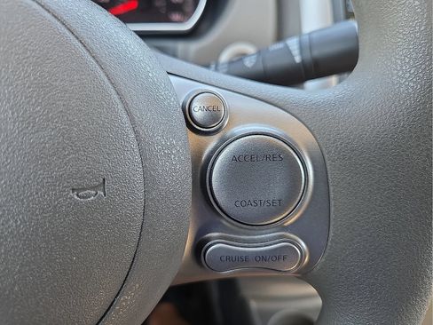 Used 2014 Nissan Versa FWD image 18