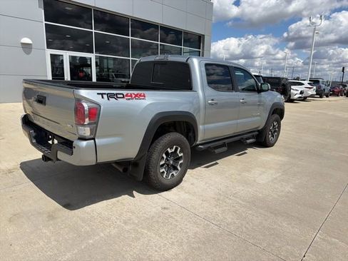 Used 2022 Toyota Tacoma TRD Off-Road w/ TRD Premium Off Road Package AWD/4WD image 7