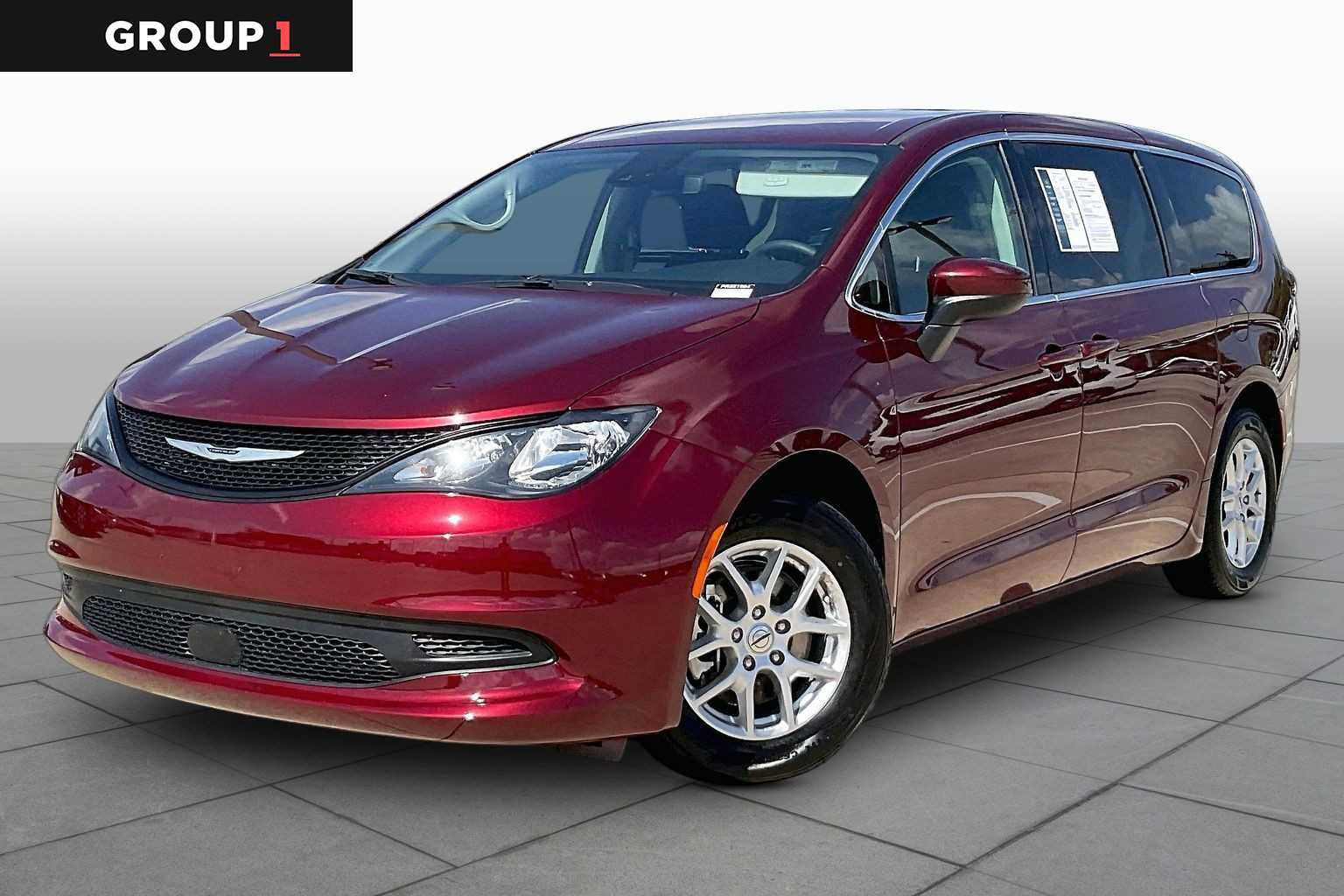 Used 2023 Chrysler Voyager LX FWD image 1