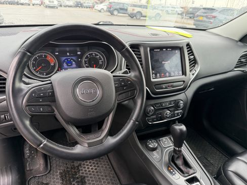 Used 2019 Jeep Cherokee Trailhawk AWD/4WD image 5