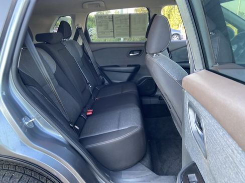 Used 2023 Nissan Rogue SV FWD image 22
