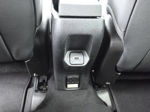 Used 2018 Jeep Renegade Limited w/ UConnect 8.4 Nav Group FWD image 25