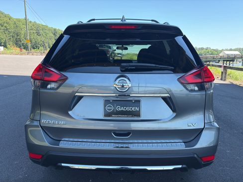 Used 2017 Nissan Rogue SV w/ Midnight Edition FWD image 4
