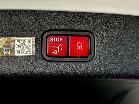 Certified 2025 Mercedes-Benz GLC 300 image 32