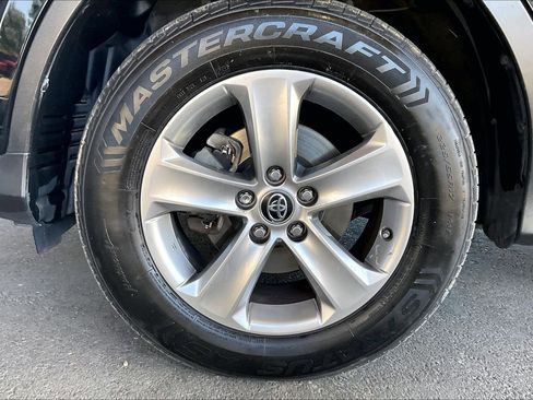 Used 2015 Toyota RAV4 XLE AWD/4WD image 23