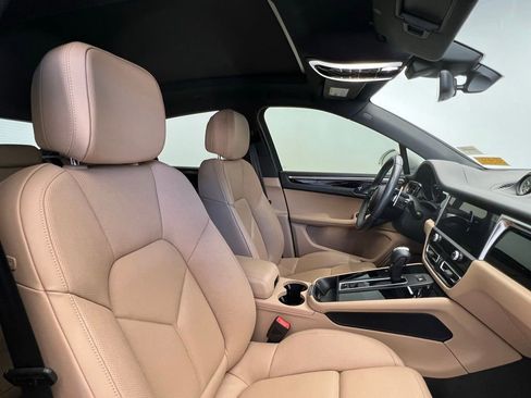 Certified 2023 Porsche Macan Turbo AWD/4WD image 18
