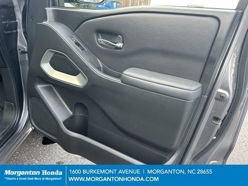 Used 2023 Nissan Frontier SV w/ SV Convenience Package image 39