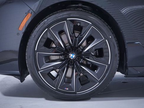 New 2026 BMW 740i w/ Premium Package image 2