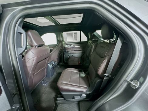 Used 2025 Ford Explorer Platinum w/ LUX Leather Package image 27
