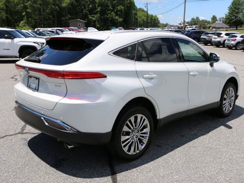 Used 2023 Toyota Venza XLE AWD/4WD image 8