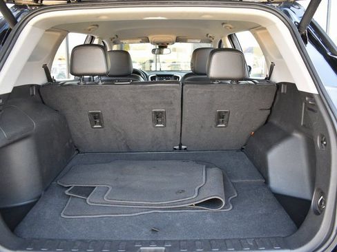 Used 2024 GMC Terrain SLT image 19