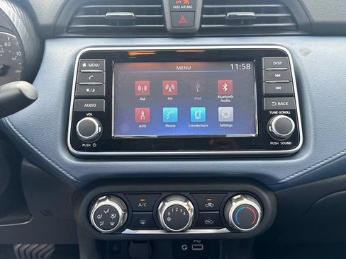 Used 2025 Nissan Versa SV FWD image 30