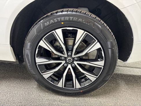 Used 2023 Volvo XC60 B5 Plus w/ Climate Package AWD/4WD image 10