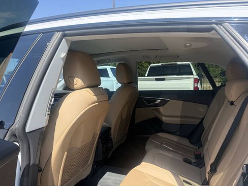 Used 2020 Audi Q8 Premium Plus AWD/4WD image 12