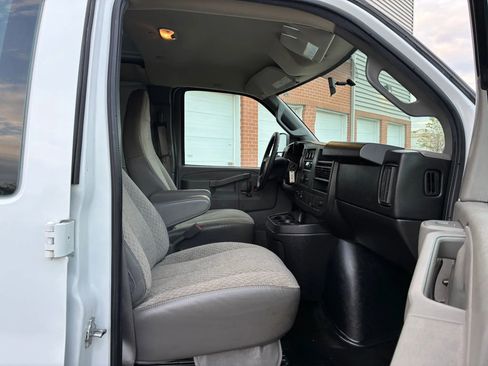 Used 2016 GMC Savana 2500 RWD image 12