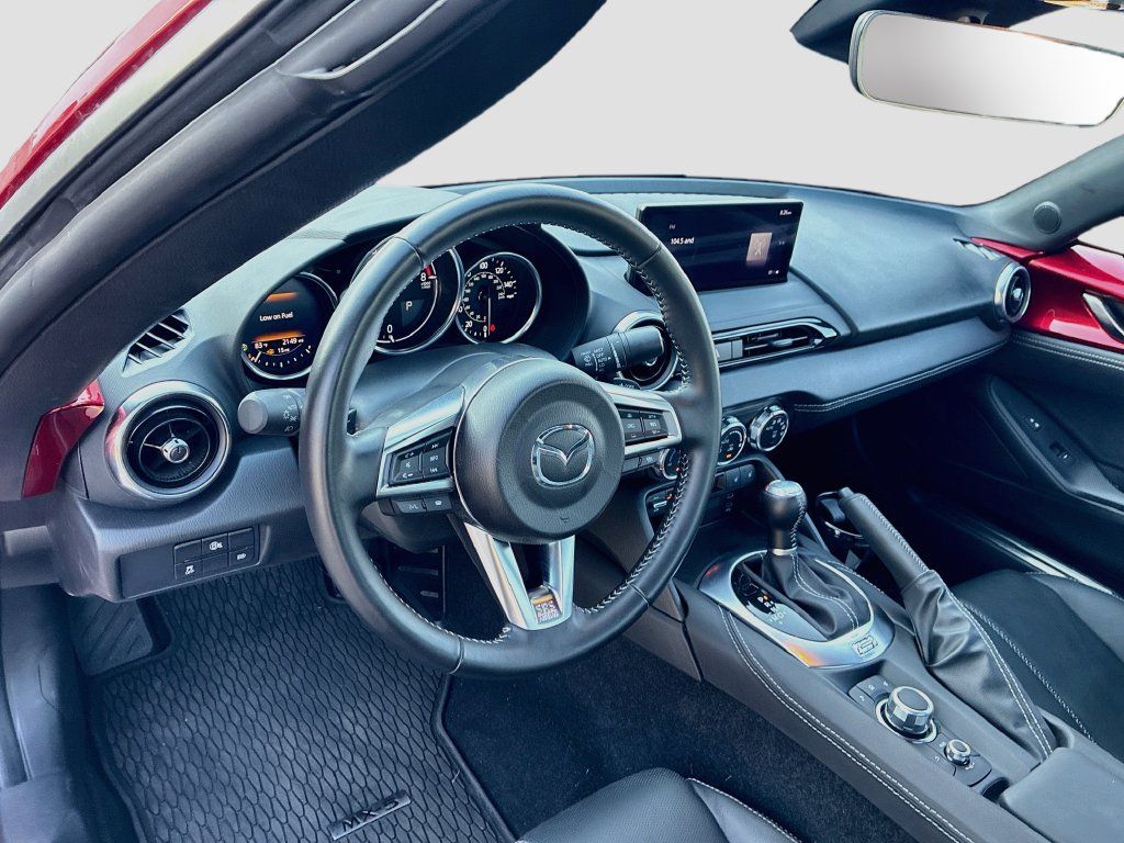 Used 2025 MAZDA MX-5 Miata RF Grand Touring w/ Weather Package RWD image 9