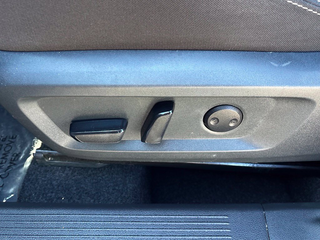Used 2025 Nissan Rogue SV FWD image 12