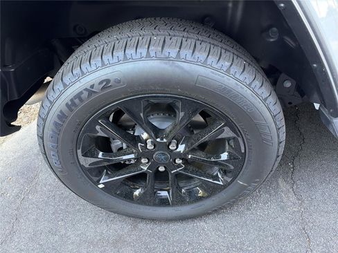 Used 2025 Jeep Wrangler Sahara image 11