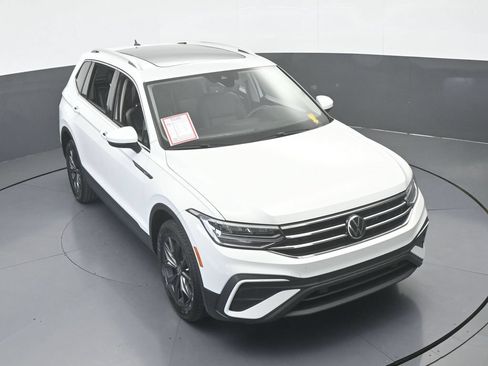 Used 2024 Volkswagen Tiguan SE FWD image 52