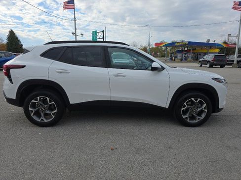 Used 2024 Chevrolet Trax LT w/ Driver Confidence Package image 6