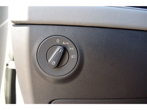 Used 2023 Volkswagen Taos SE w/ Panoramic Sunroof Package image 31