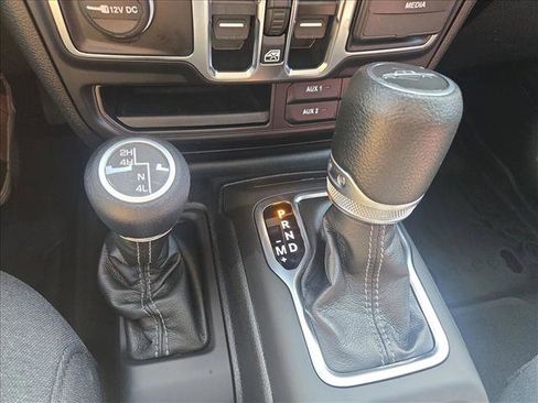 Used 2024 Jeep Gladiator Sport image 10