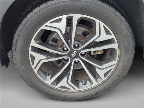 Used 2019 Hyundai Santa Fe FWD image 15