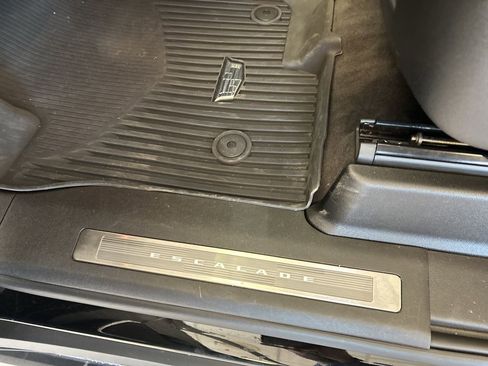 Used 2023 Cadillac Escalade ESV V image 24