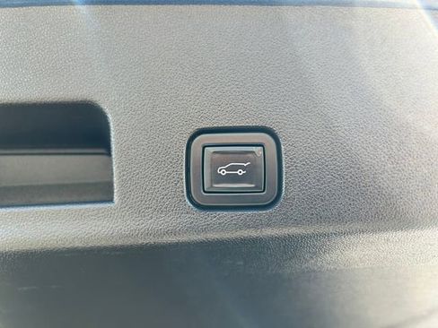 Used 2024 Chevrolet Traverse RS image 19