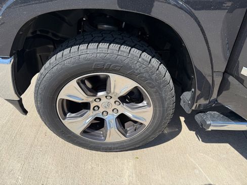 Used 2020 RAM 1500 Laramie AWD/4WD image 20