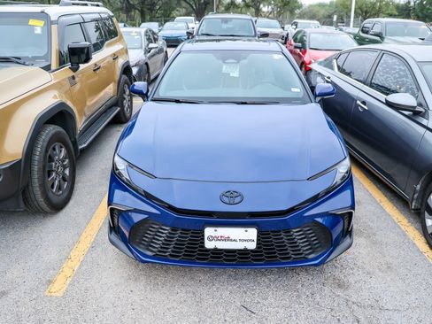 Used 2026 Toyota Camry SE w/ Convenience Package FWD image 5
