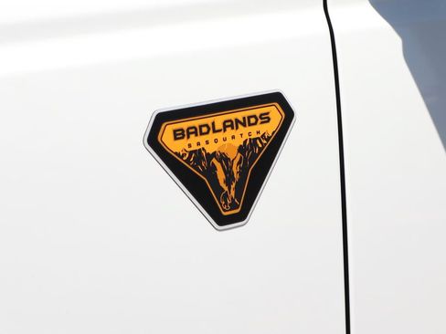 Used 2023 Ford Bronco Badlands w/ Sasquatch Package AWD/4WD image 54