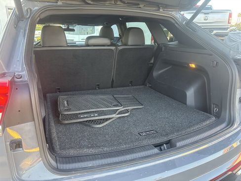 Used 2020 Volkswagen Atlas Cross Sport SE w/ Panoramic Sunroof Package image 19