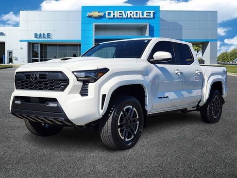 Used 2024 Toyota Tacoma TRD Sport AWD/4WD image 7