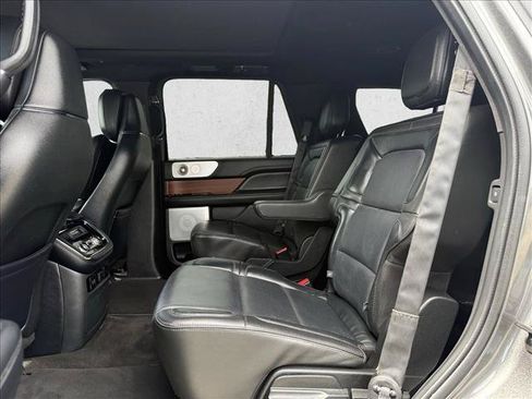 Used 2018 Lincoln Navigator Reserve w/ Technology Package AWD/4WD image 14