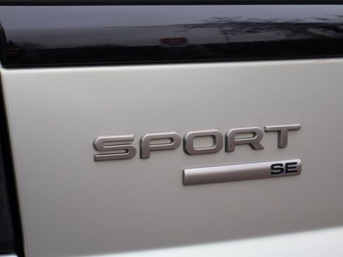Used 2019 Land Rover Range Rover Sport SE image 8