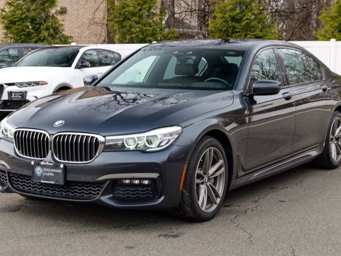 Used 2019 BMW 740i xDrive 740i xDrive w/ Executive Package image 3