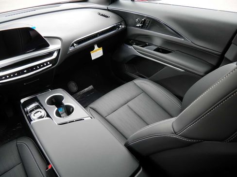 Used 2026 Cadillac Lyriq Premium Luxury w/ LPO, Floor Liner Package AWD/4WD image 9