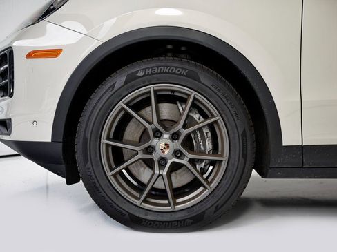 Certified 2025 Porsche Cayenne image 13