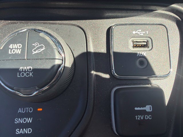 Used 2020 Jeep Compass Trailhawk w/ Leather Interior Group AWD/4WD image 23