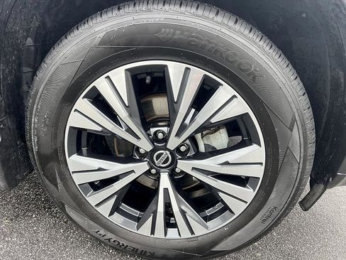 Certified 2021 Nissan Rogue SV w/ Premium Package image 12