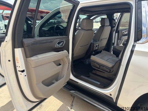 Used 2022 GMC Yukon XL SLT w/ SLT Premium Package AWD/4WD image 24