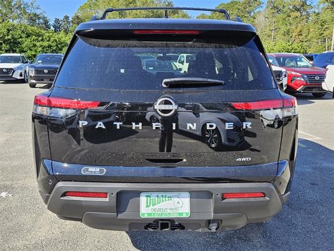 New 2025 Nissan Pathfinder SV w/ SV Premium Package image 10