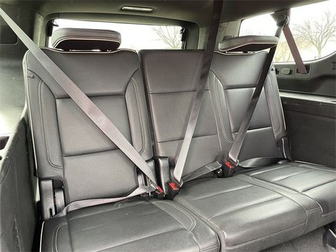 Used 2023 Chevrolet Suburban Premier image 30